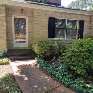 1619 Woodland St SE, Decatur, AL 35601