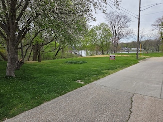 1225 Lane Dr, Saint Joseph, MI 49085