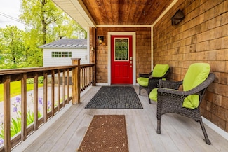 69 Hillvale Dr, Manchester Center, VT 05255