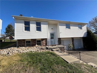 2279 Lancelot Dr, Irwin, PA 15642