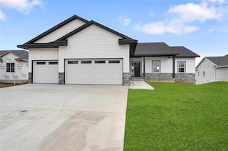 908 Beck Ct, Solon, IA 52333