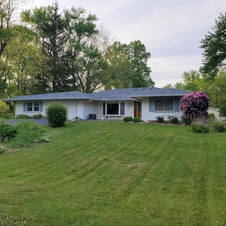 2505 Oakwood Dr, Valparaiso, IN 46383