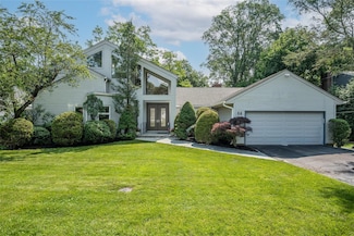 64 Highland Ave, Roslyn, NY 11576