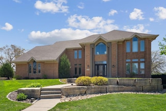 1747 Pinehurst Ln, Waterloo, IA 50701