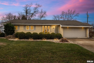 110 E Maywood St, Morton, IL 61550