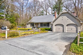 7 Maywood Dr, Schenectady, NY 12302