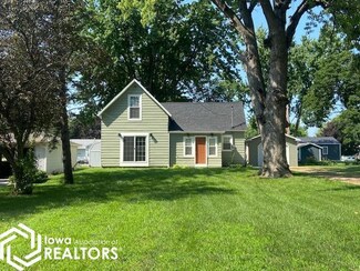 628 3rd St SW, Britt, IA 50423