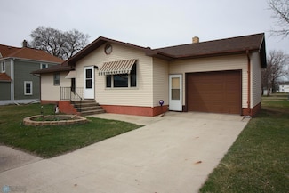 307 1st St NE, Hankinson, ND 58041