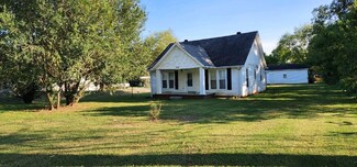 102 Woodbury St, Murfreesboro, TN 37127