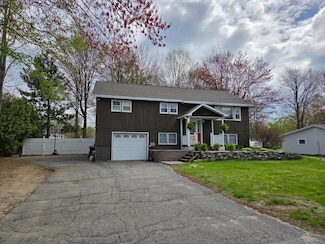 134 Minuteman Dr, Millinocket, ME 04462