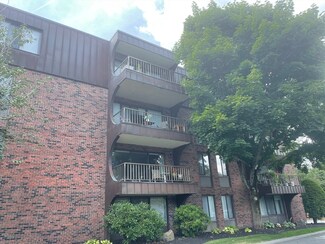 1004 Paradise Rd Unit W3b, Swampscott, MA 01907