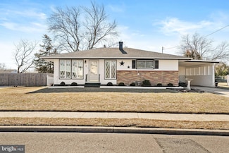 2 Larkin Rd, Burlington, NJ 08016