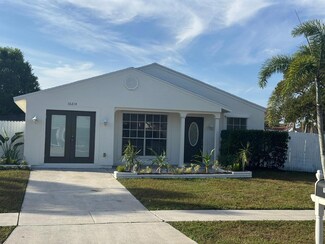 10214 Pinafore Ln, Royal Palm Beach, FL 33411