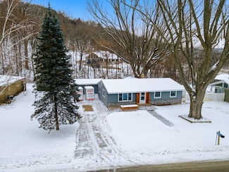 N1914 Wedgewood Dr E, La Crosse, WI 54601