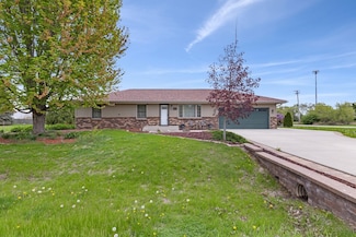 10337 Banyan Dr, Machesney Park, IL 61115