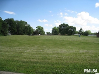3840 E Lake Centre Dr, Quincy, IL 62305
