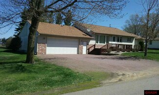 204 204 E Bishop St, Delavan, MN 56023