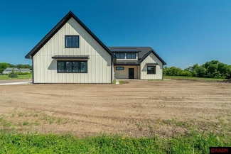 1005 Lakeview Rd, Lake Crystal, MN 56055