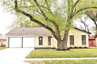 12106 Dorrance Ln, Stafford, TX 77477