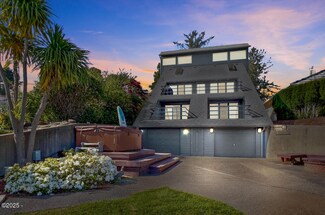 2036 NE Lagoon Ln, Lincoln City, OR 97367