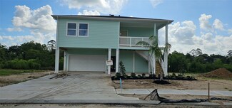 3801 Peacock Isle Dr, Dickinson, TX 77539