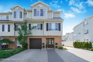 29 White Oak Ln, Staten Island, NY 10309