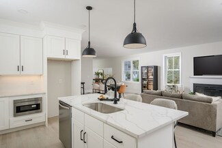18 Howland Trail Unit 36, Hanson, MA 02341