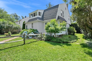 10 Taylor Place, Southport, CT 06890