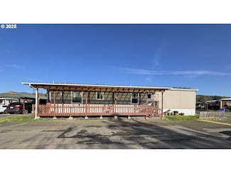 501 SW Berry Loop Ln, Roseburg, OR 97471