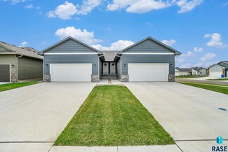 1205 NE 11th St, Madison, SD 57042