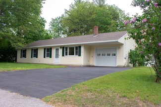 9 Scottsdale Ave, Lisbon Falls, ME 04252