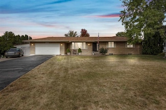 103 Elizabeth Dr, Tipton, IA 52772