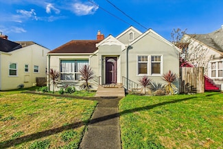 2910 G St, Eureka, CA 95501