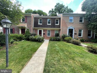 1818 Golf View Ct, Reston, VA 20190