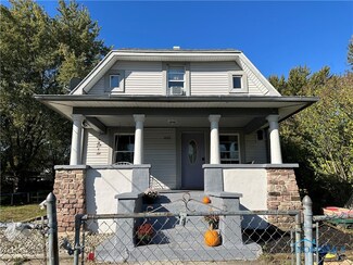 1102 Cresceus Rd, Oregon, OH 43616