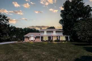 5540 S Oxford Dr Unit 8D, New Berlin, WI 53146