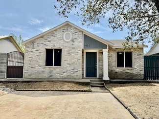1421 Reagan Dr, Laredo, TX 78046