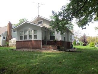 803 12th St, Ames, IA 50010