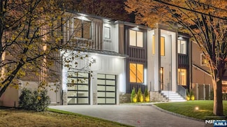 801 Godwin Rd, Paramus, NJ 07652