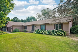 935 Old Tower Rd, Oconomowoc, WI 53066