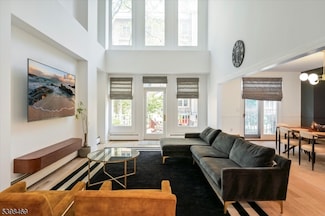 207 Shearwater Ct W Unit 14, Jersey City, NJ 07305