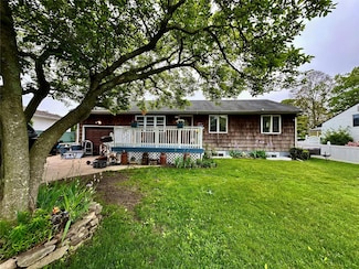 60 Danbury St, Bay Shore, NY 11706
