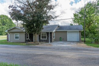 13187 Lake Ave NE, Hartville, OH 44632