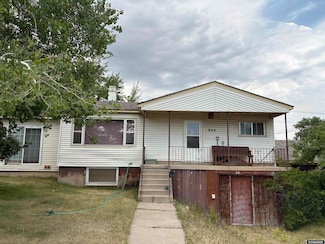 824 9th St, Evanston, WY 82930