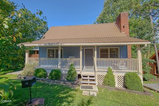 630 Oaks View Ct, Pigeon Forge, TN 37863
