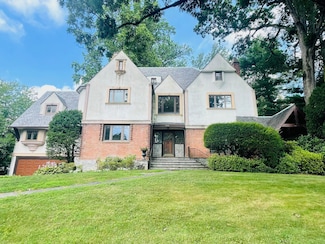 240 Beechmont Dr, New Rochelle, NY 10804