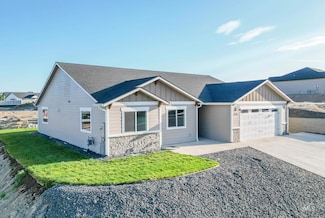 1736 Golden Hills Dr, Lewiston, ID 83501