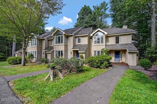 327 Chickagami Ln, Pocono Pines, PA 18350