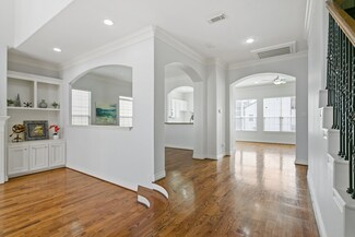 1310 Sherwood Point Ln, Houston, TX 77043