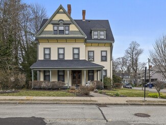 49 Grove St Unit 8, Auburndale, MA 02466